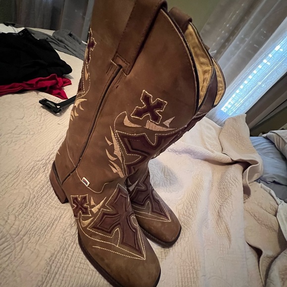 Square toed cowboy boots - Picture 5 of 5